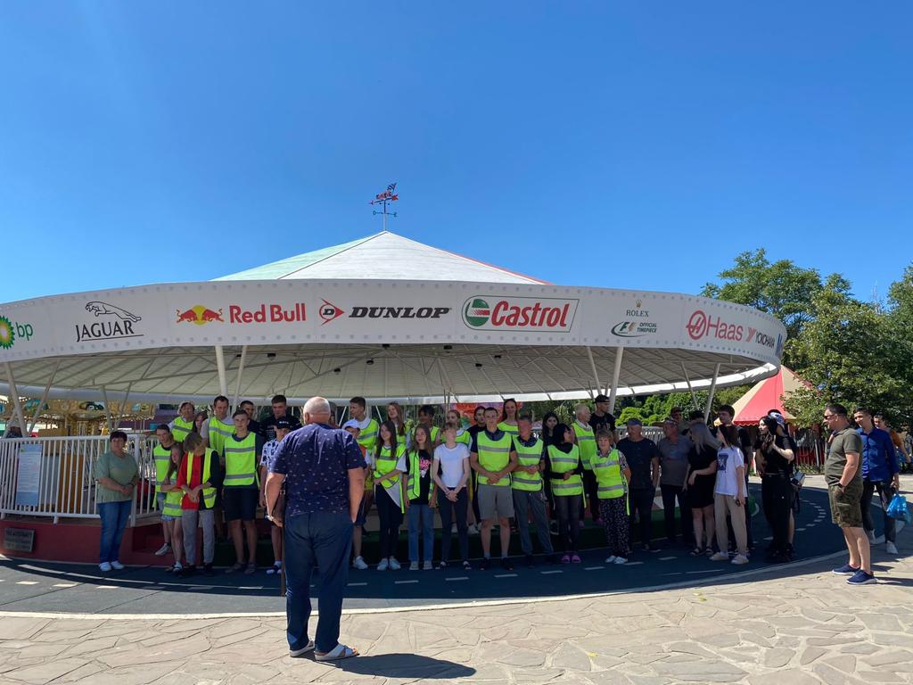 Олег Сарычев призвал работников парка "Планета" не устраивать митинги в защиту парка и не поддаваться на провокации