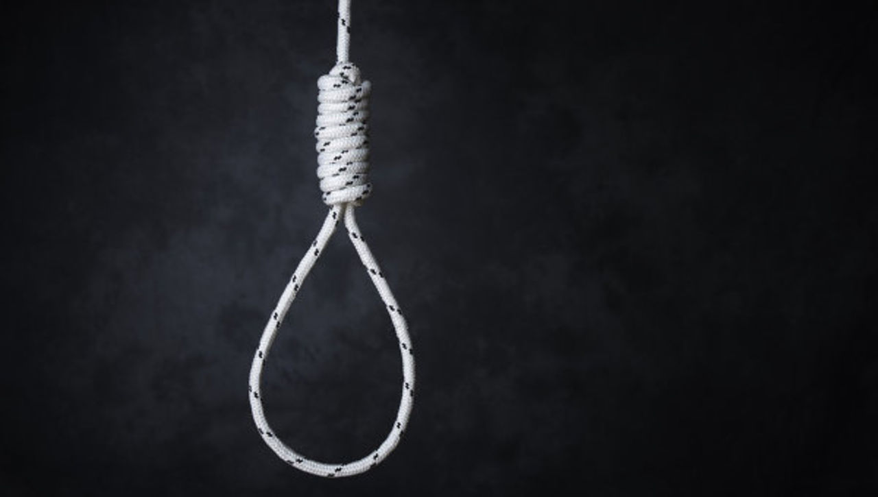 В Астраханской области 19-летний парень повесился за гаражами