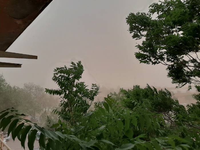 Астрахань накрывает пыльная буря