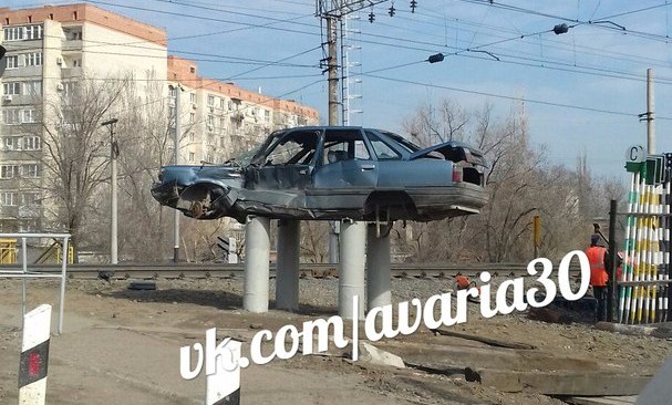 Фото дня: в Астрахани появился "памятник" в укор нерадивым водителям
