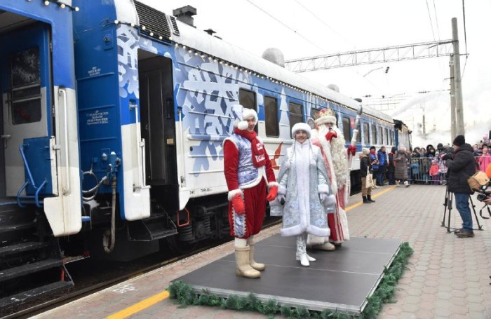 В Астрахани побывал новогодний поезд Деда Мороза 