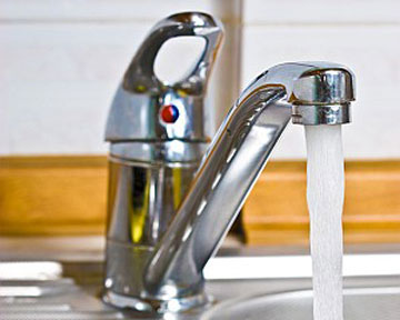 На двух улицах Астрахани отключат горячую воду