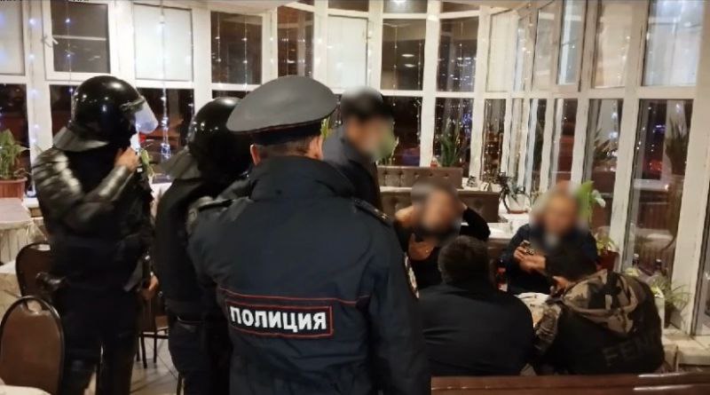Астраханская полиция в выходные прошлась по барам, кальянным и клубам