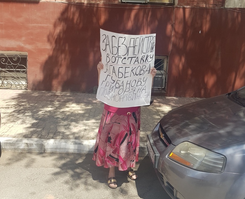 Фото дня: одна - против всех