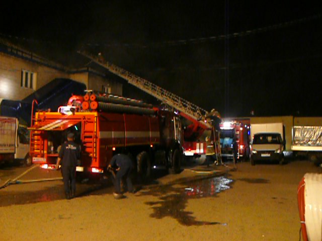 В Астрахани выгорело дотла офисное здание возле ТЦ «Восточный» 