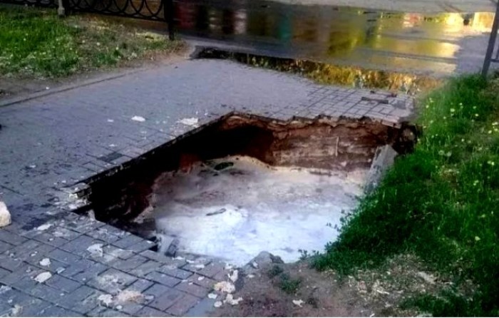 Глава Следкома России поручил возбудить в Астрахани уголовное дело о падении женщины в яму с кипятком