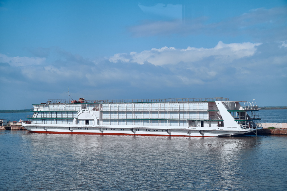 Астраханские корабелы построили трехпалубный теплоход «Аурум»