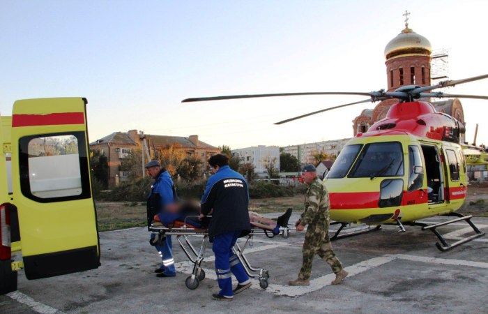 Оперативная доставка вертолетом астраханской  санавиации помогла врачам спасти жизнь пациента