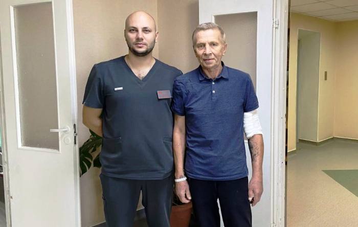 Астраханские врачи сохранили мужчине руку, пострадавшую из-за отлетевшего диска болгарки