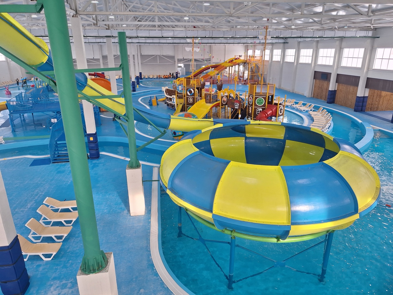 Аквапарк за миллиард рублей построили в Астрахани