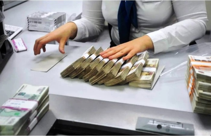 Россиянам могут усложнить снятие наличных денег в банках