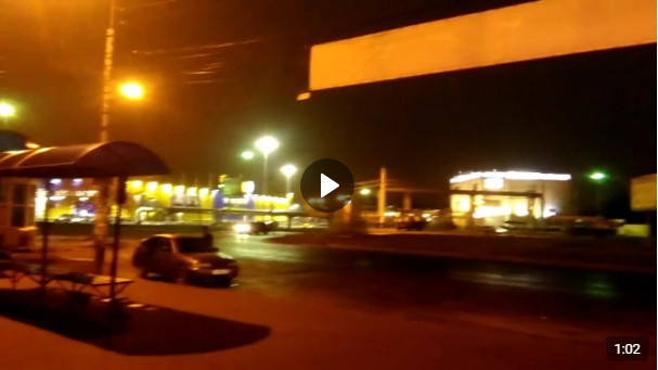 Пони бегают по кругу: водители двух авто устроили опасный дрифт в Астрахани. Видео