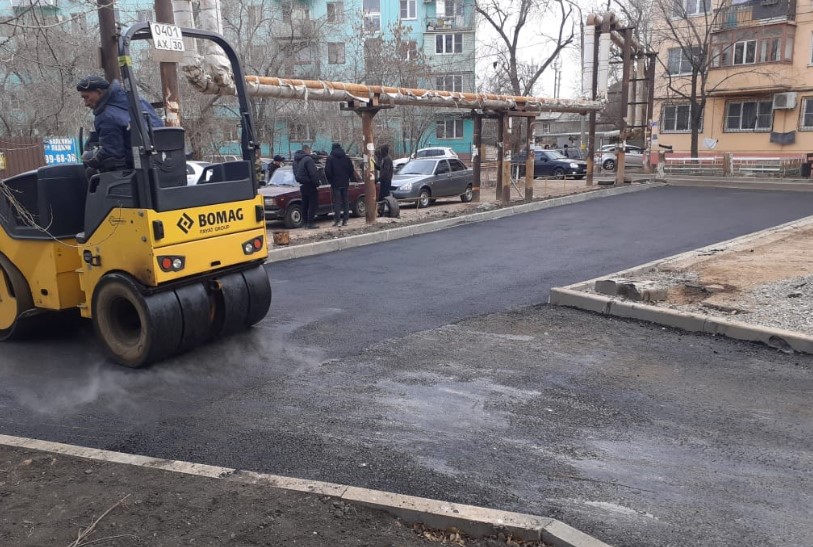 Дворы на астраханских улицах Советского района привели в порядок