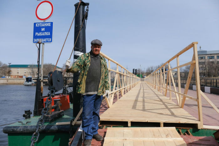 Понтонный мост на Цареве открыли для пешеходов