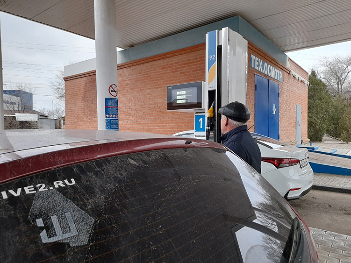 Цены на бензин в Астрахани пробили психологическую отметку