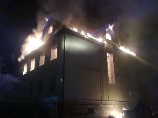 В Астрахани сгорел строящийся дом