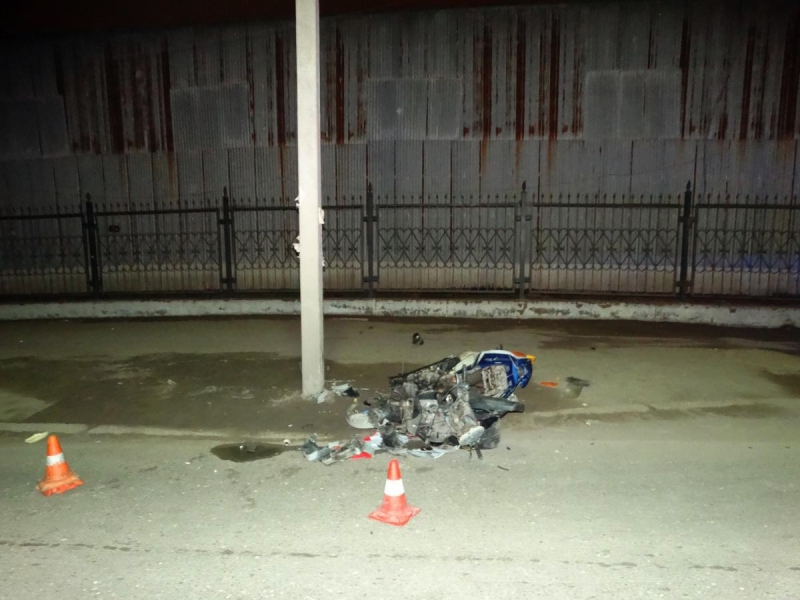 В Астрахани разбился насмерть водитель скутера