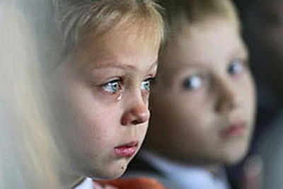 Трехлетняя девочка жила впроголодь в доме без электричества 