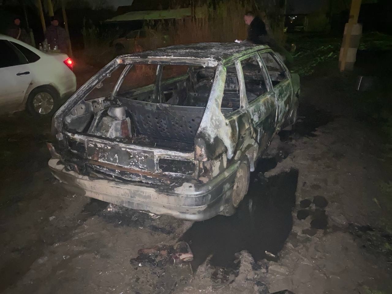 Молодой астраханец угнал две машины, одну из которых спалил дотла