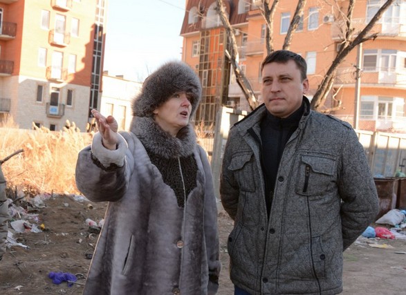 И.о. мэра Астрахани показала главам районов свалки и дырявые трубы