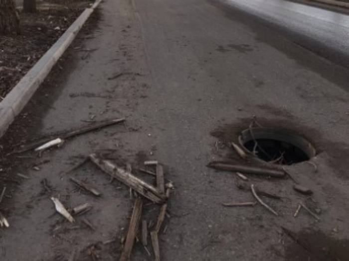 В центре Астрахани обнаружен очень опасный люк