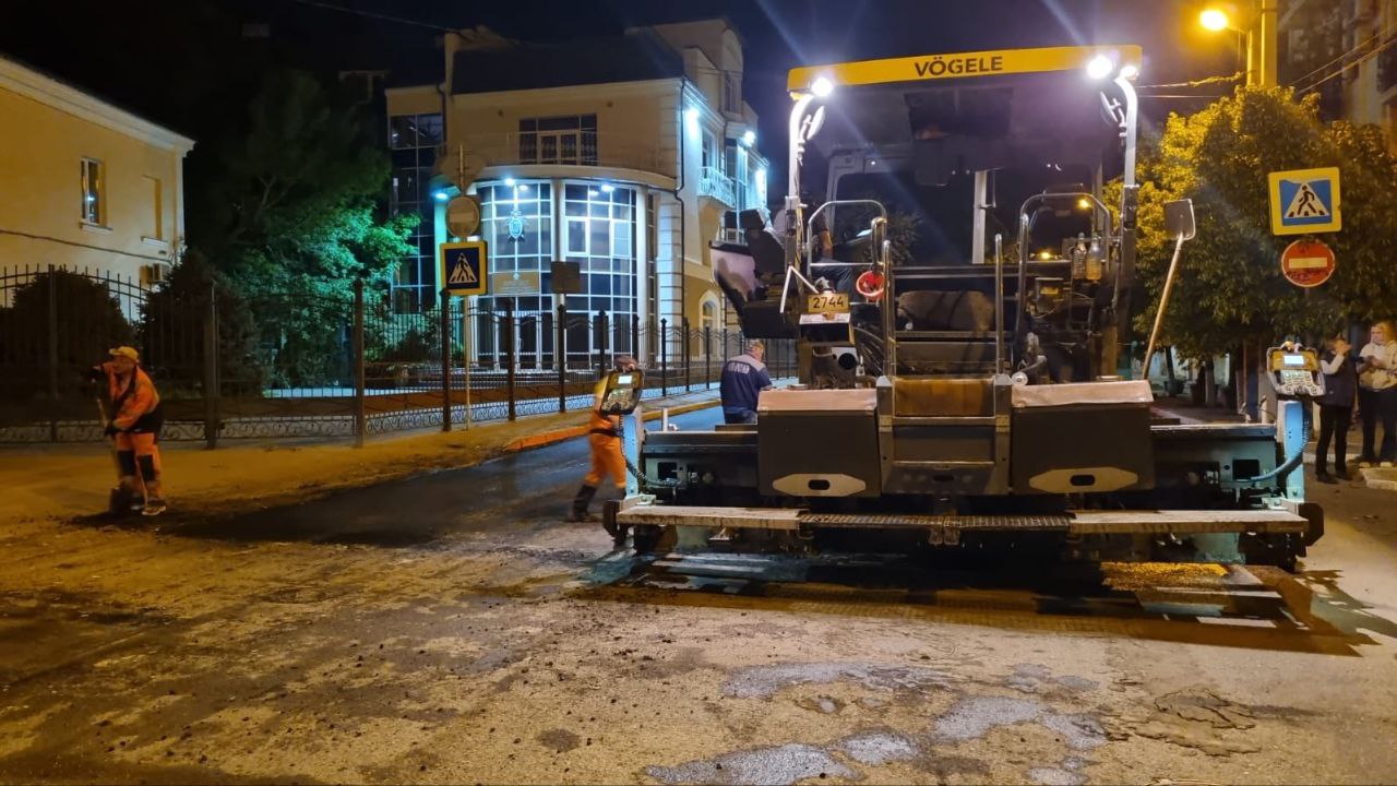 Начался ямочный ремонт двух центральных улиц Астрахани 