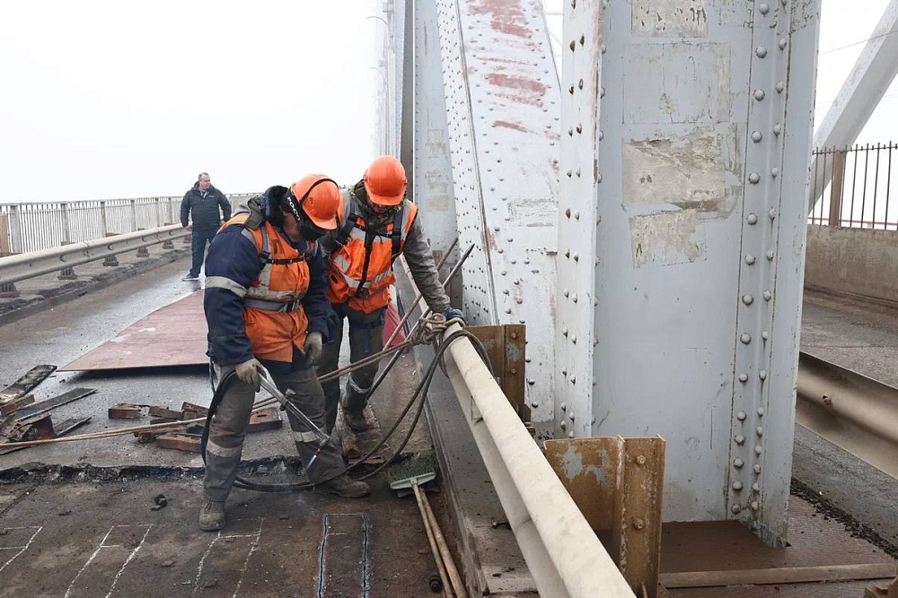 Завтра на Старом мосту в Астрахани вновь введут реверсивное движение