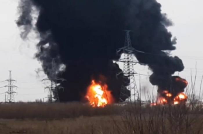 Украинские вертолеты обстреляли нефтебазу в Белгородской области
