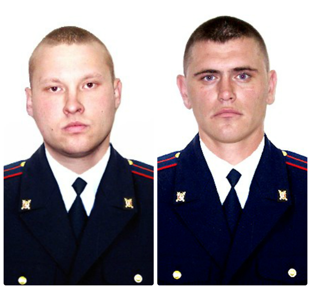 К портретам погибших полицейских горожане и коллеги несут цветы