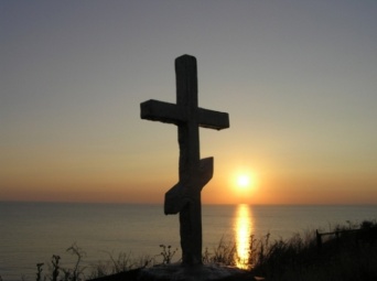 20-летний сельчанин вырывал кресты с могил и подбрасывал их под двери домов усопших