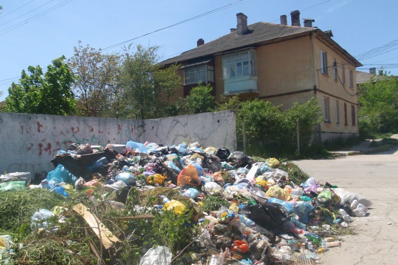 Астраханцы задолжали за вывоз мусора 100 миллионов рублей
