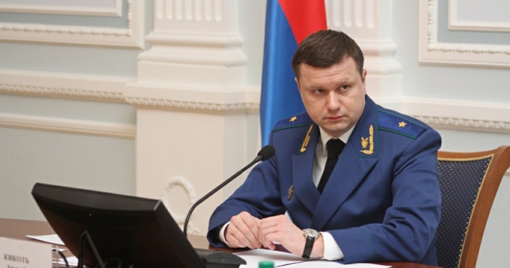 Замгенерального прокурора Андрей Кикоть проследит за тем, чтобы астраханские медики получили стимулирующие выплаты 