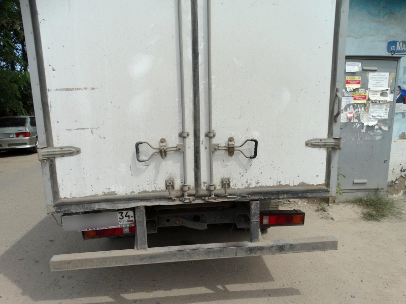 В Астрахани пострадал 8-летний мальчик, катаясь на фаркопе грузовика