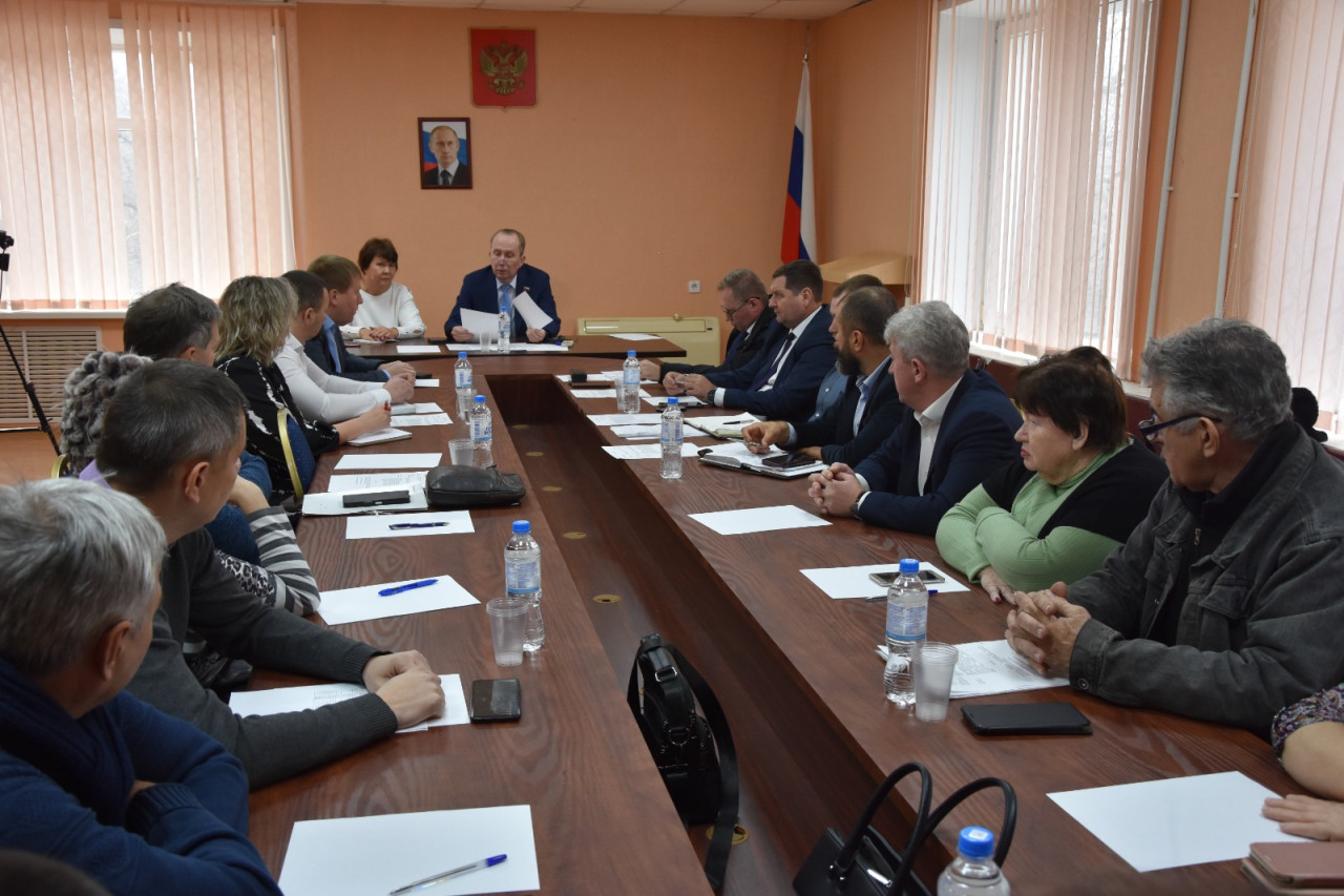 Игорь Седов провел экстренное совещание по отключениям света, воды и отопления 