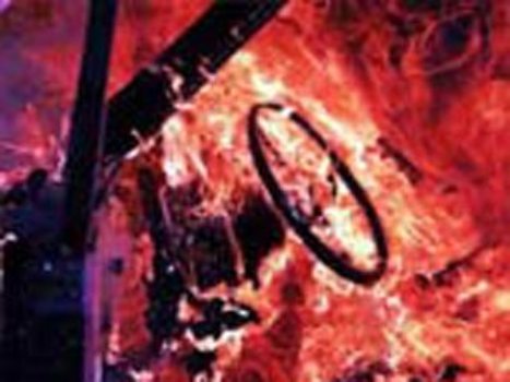 В Астрахани сгорели два автомобиля