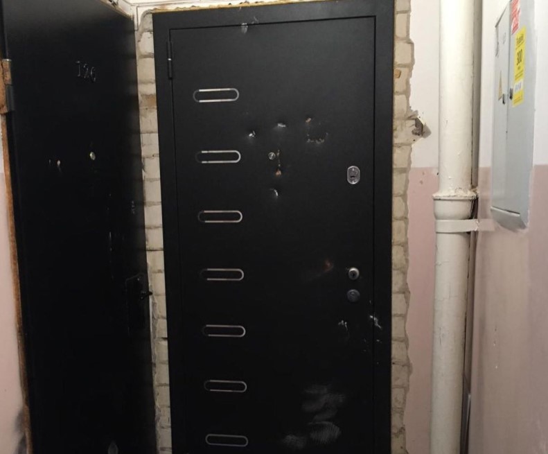 Астраханцы пытаются спастись от неадекватного соседа