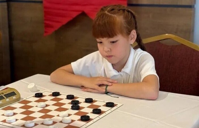 Юная астраханка выиграла две медали на первенстве мира по шашкам