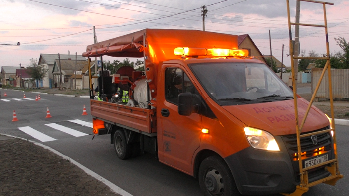 В Астрахани обновят 13 200 полос пешеходных переходов