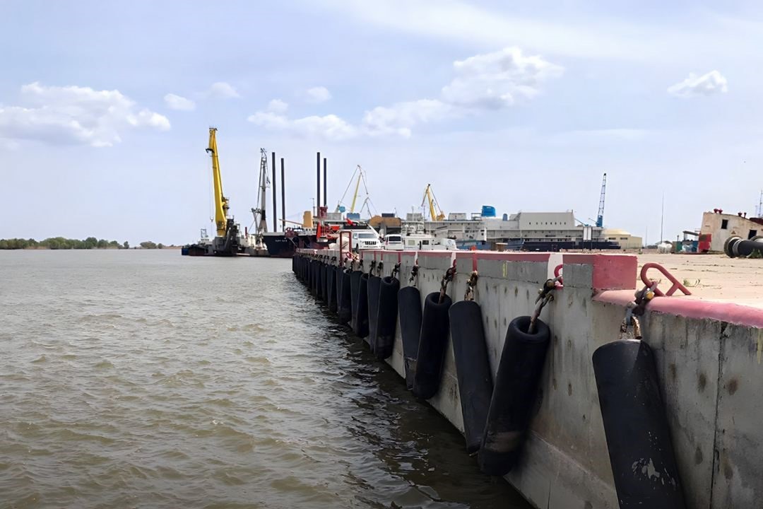 Суд обязал «Росморпорт» выплатить многомиллионный ущерб за загрязнение астраханской реки 