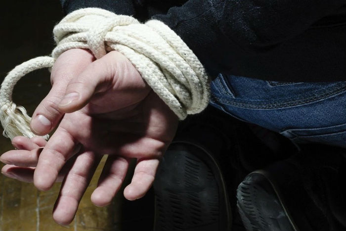 Трое жителей Калмыкии похитили астраханца