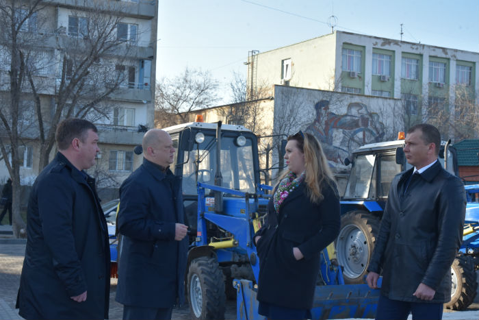 На улицы Астрахани вышла новая уборочная техника