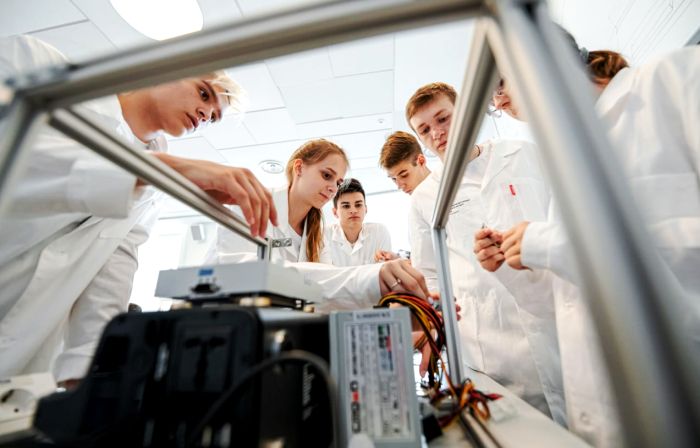 Юные астраханцы приняли участие в создании зондового микроскопа, который скоро запустят в космос