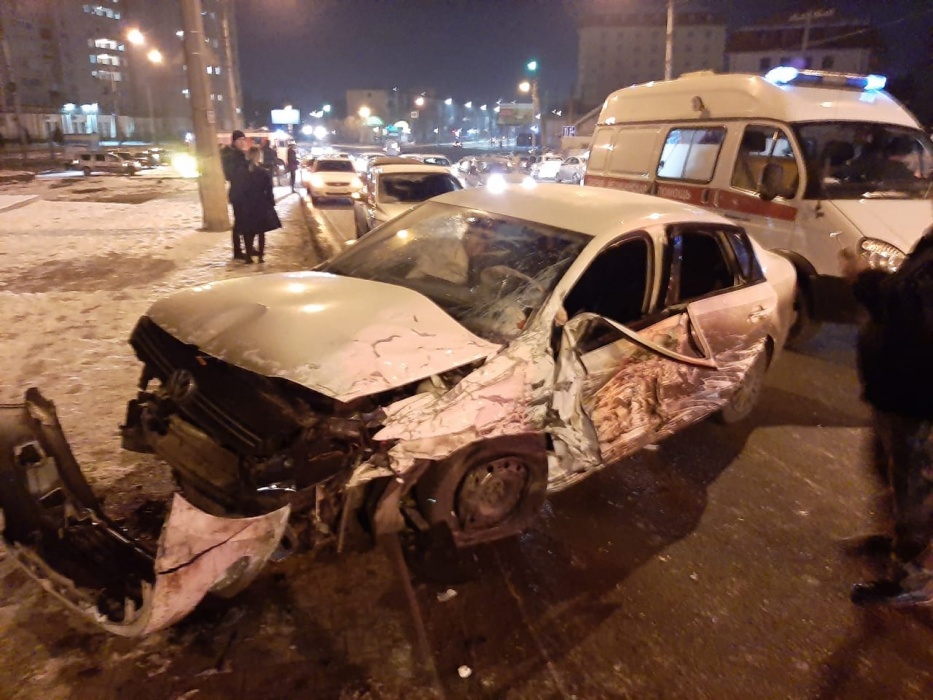 Под сенью петровского дуба Поло влетел в борт Логану