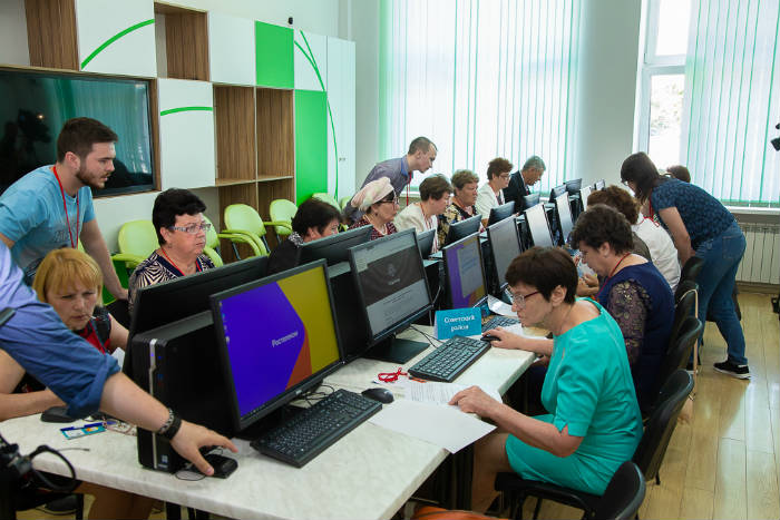 «Ростелеком» в Астрахани поддержал чемпионат компьютерной грамотности пенсионеров