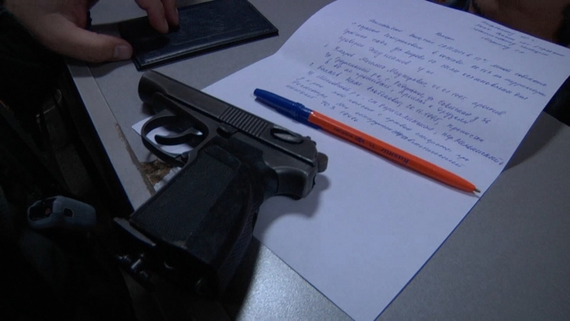 Иногородний студент гулял по центру Астрахани с пистолетом