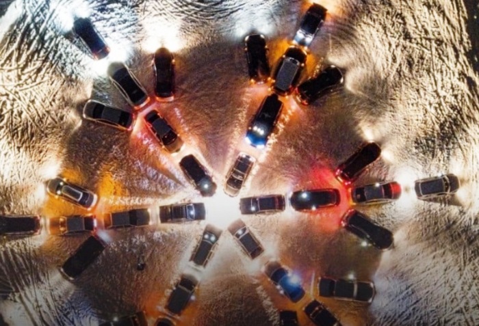 Завтра в Астраханской области попробуют построить снежинку из автомобилей