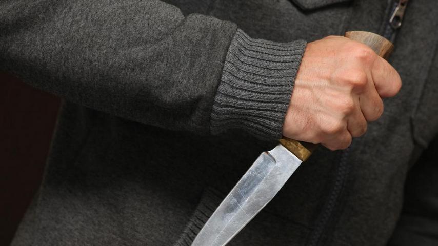 В Астрахани пенсионер напал с ножом на супругу