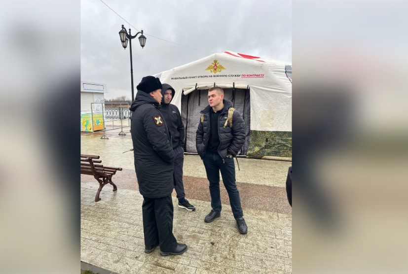 Семьдесят астраханцев на Крещение обратились в пункт отбора на службу 