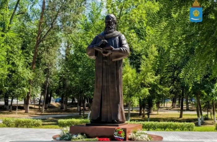 Сегодня в Астрахани известный памятник отметил свое 10-летие