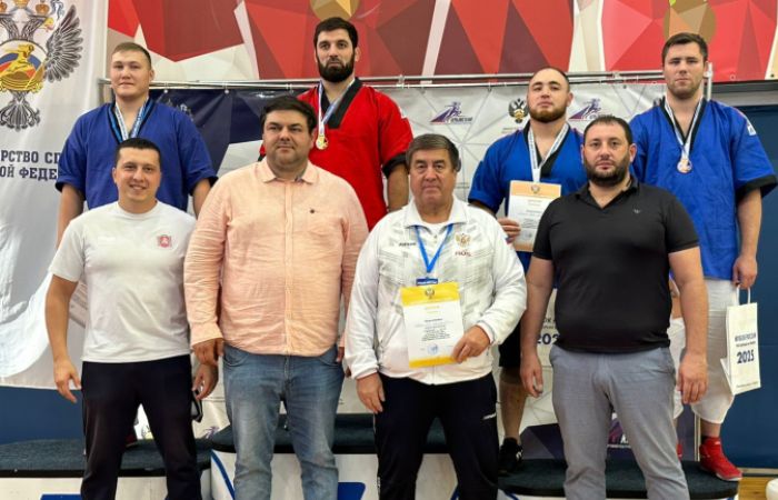 Два астраханца стали призерами Кубка России по борьбе на поясах